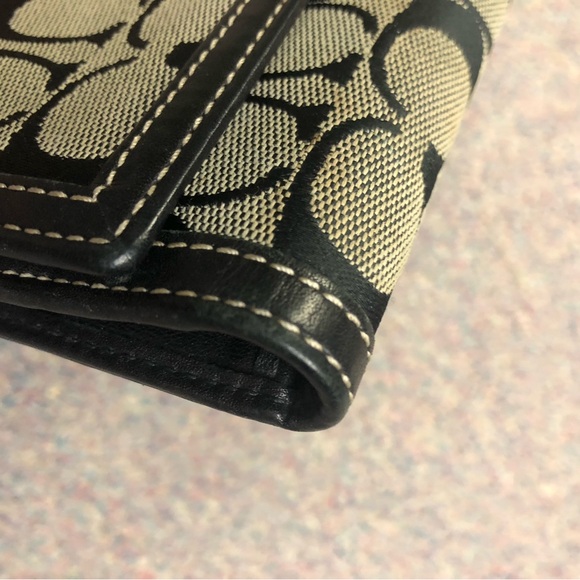 Coach Black and Cream Signature Wallet - Picture 5 of 5